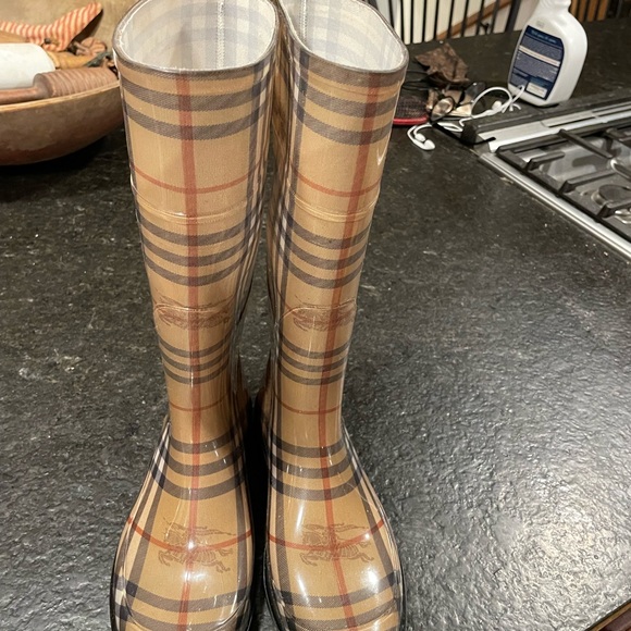 Authentic Burberry rain boots purchased at Nordstrom's. Size 38. - Picture 2 of 5